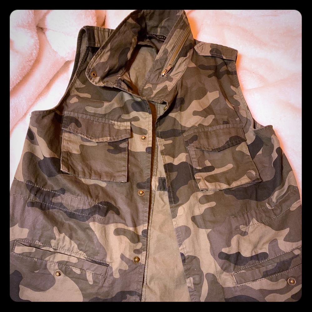 Love Tree camo vest